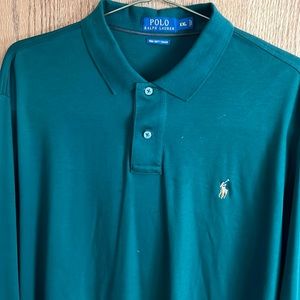 Men’s casual long sleeve polo.